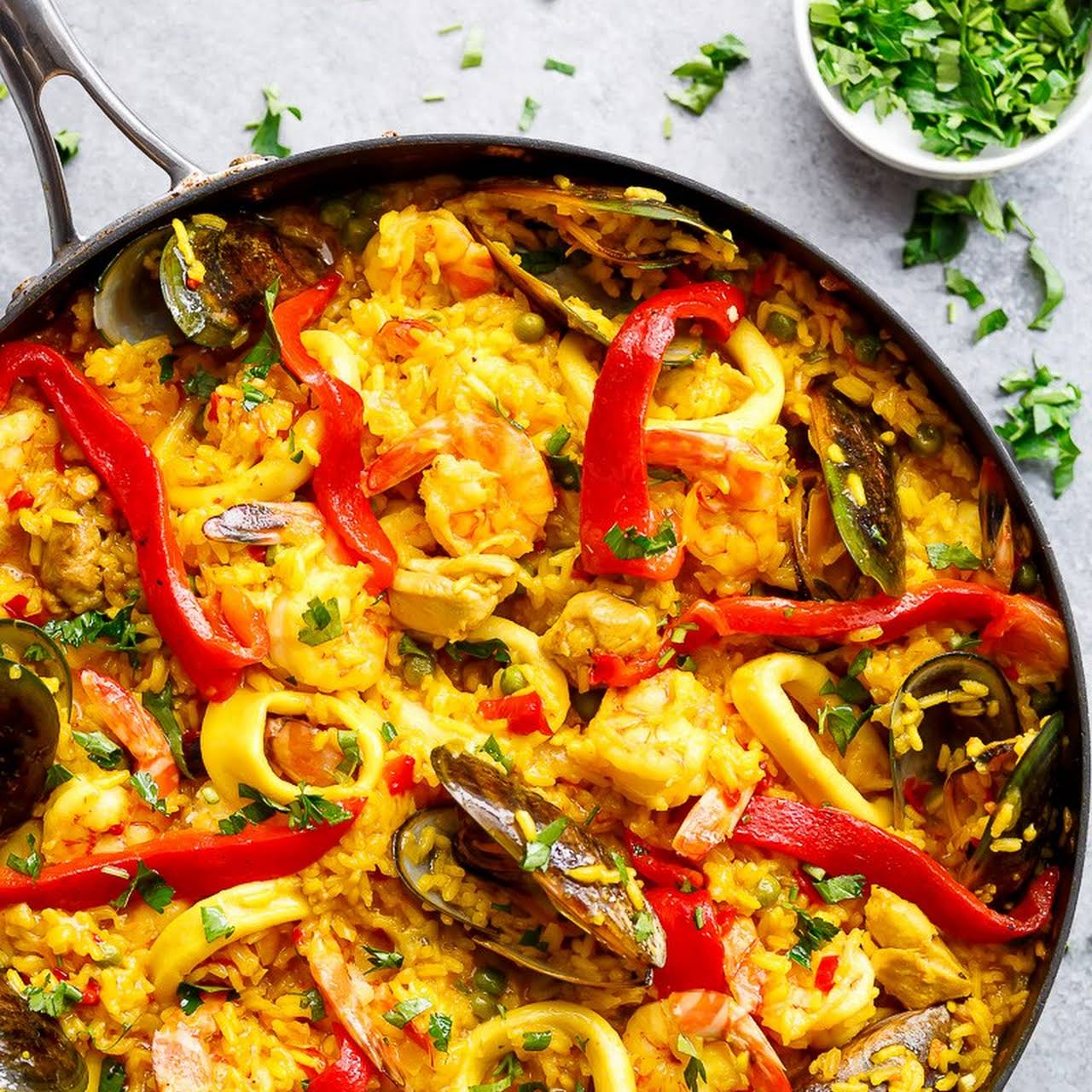 Easy Spanish Paella I Panning The Globe