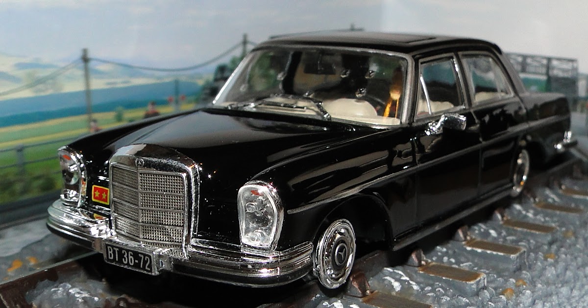 Mercedes Benz W108 250SE James Bond Collection