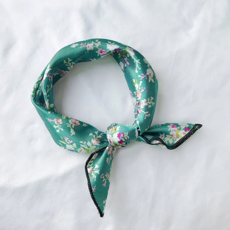Decoratieve kleine sjaal met chiffonprint voor de lente en de herfst