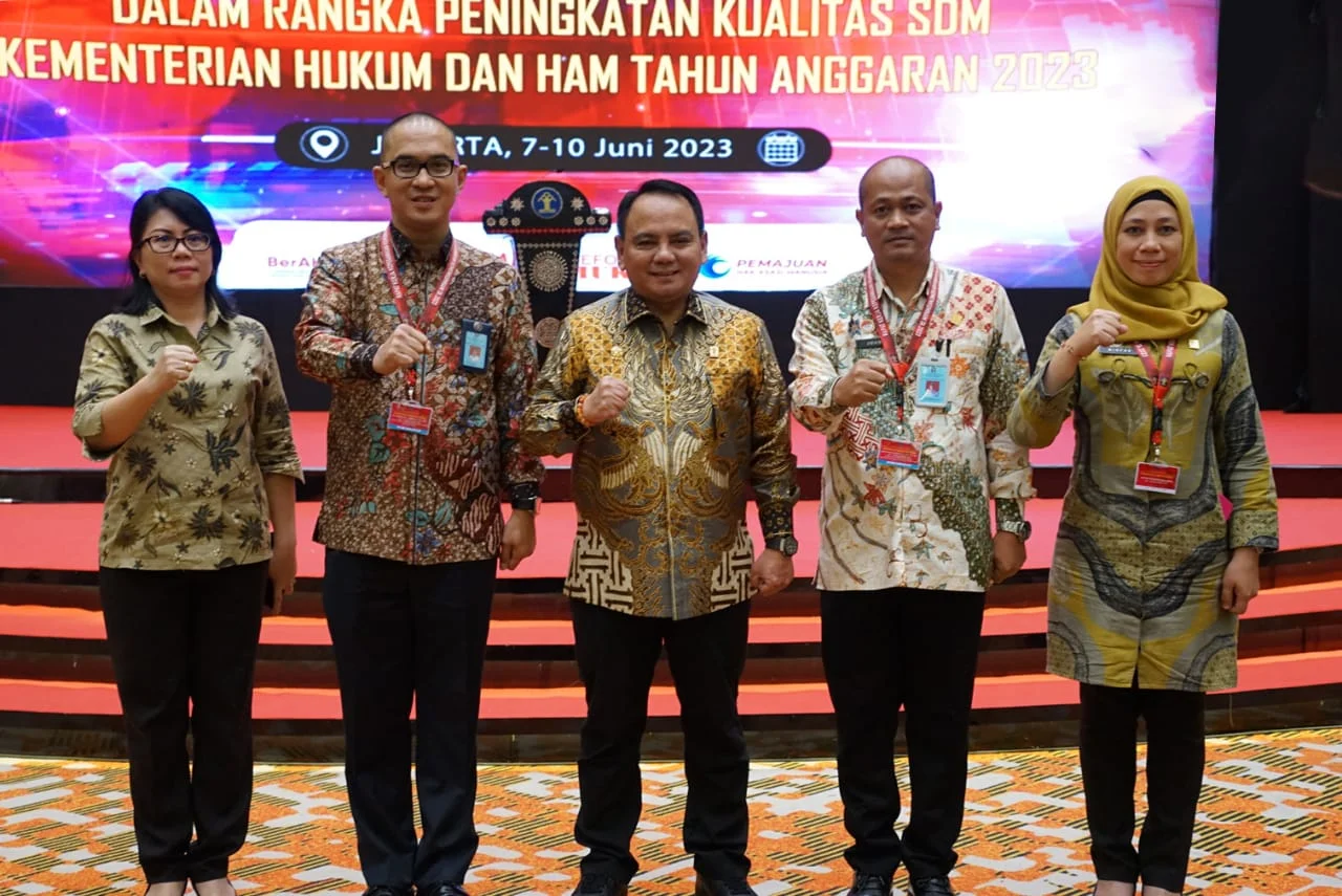 Acara yang diselenggarakan di Hotel Grand Mercure Kemayoran ini diikuti secara luring oleh Kakanwil dan Kepala Divisi Administrasi dan secara daring oleh Kepala Divisi lainnya dari ruang Sitou Timou Tumou Tou. (Foto istimewa)