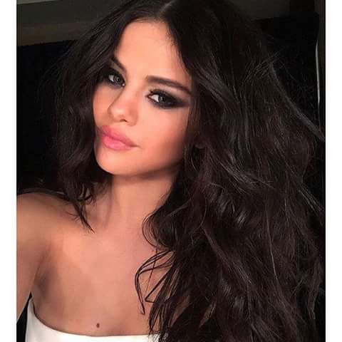 Selena Gomez Dp Pics Whatsapp Facebook