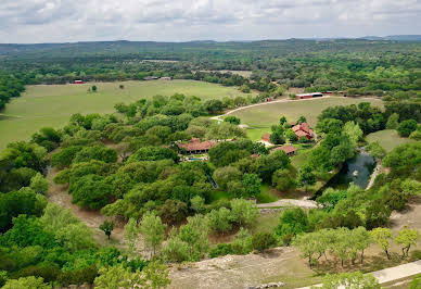 Corps de ferme avec piscine 4