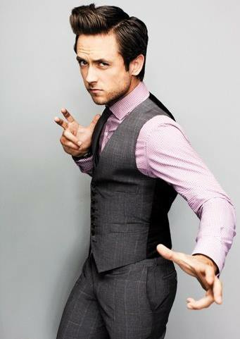 Justin Chatwin Awesome Profile Pics