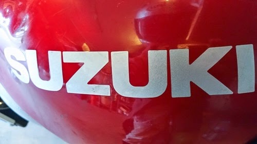 suzuki sv650 tank closeup