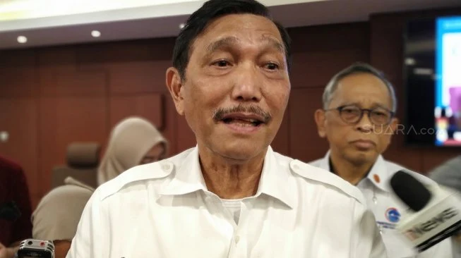 Ada Kabar Luhut Lari ke Cina saat Demo Besar UU Cipta Kerja, Benarkah?