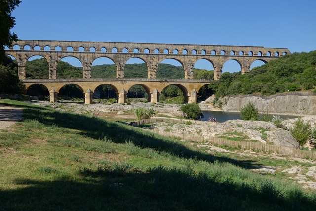 12. Remoulins. Puente del Gard (Pont-du-Gard). Aviñón (Avignon). - De viaje por Francia: diarios, viajes y excursiones en coche. (5)