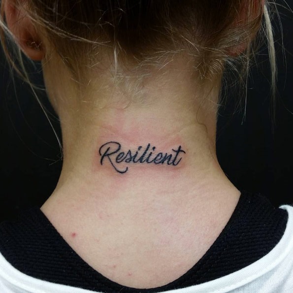 este_resiliente_pescoço_tatuagem