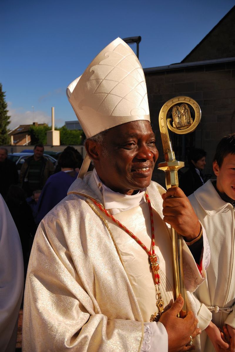 파일:external/upload.wikimedia.org/800px-Cardinal_Tukson_987.jpg