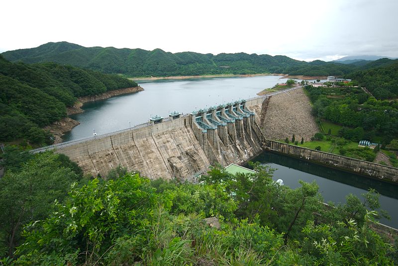 파일:external/upload.wikimedia.org/800px-Daecheong_Dam.jpg