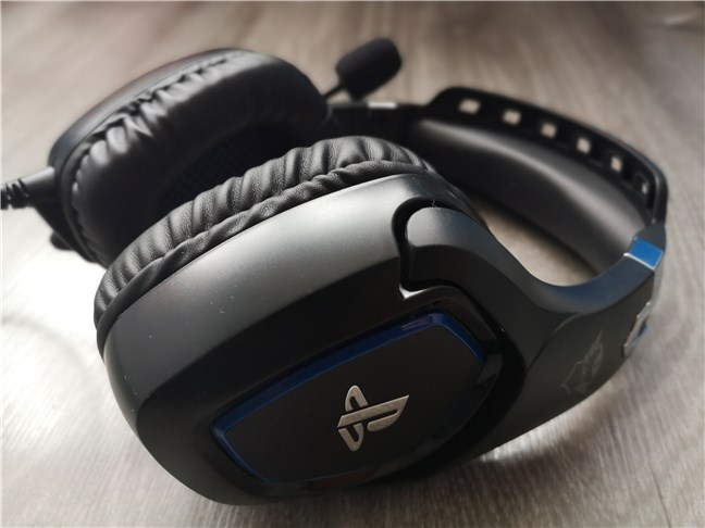 Trust GXT 488 Forze PS4 tiene auriculares grandes y voluminosos