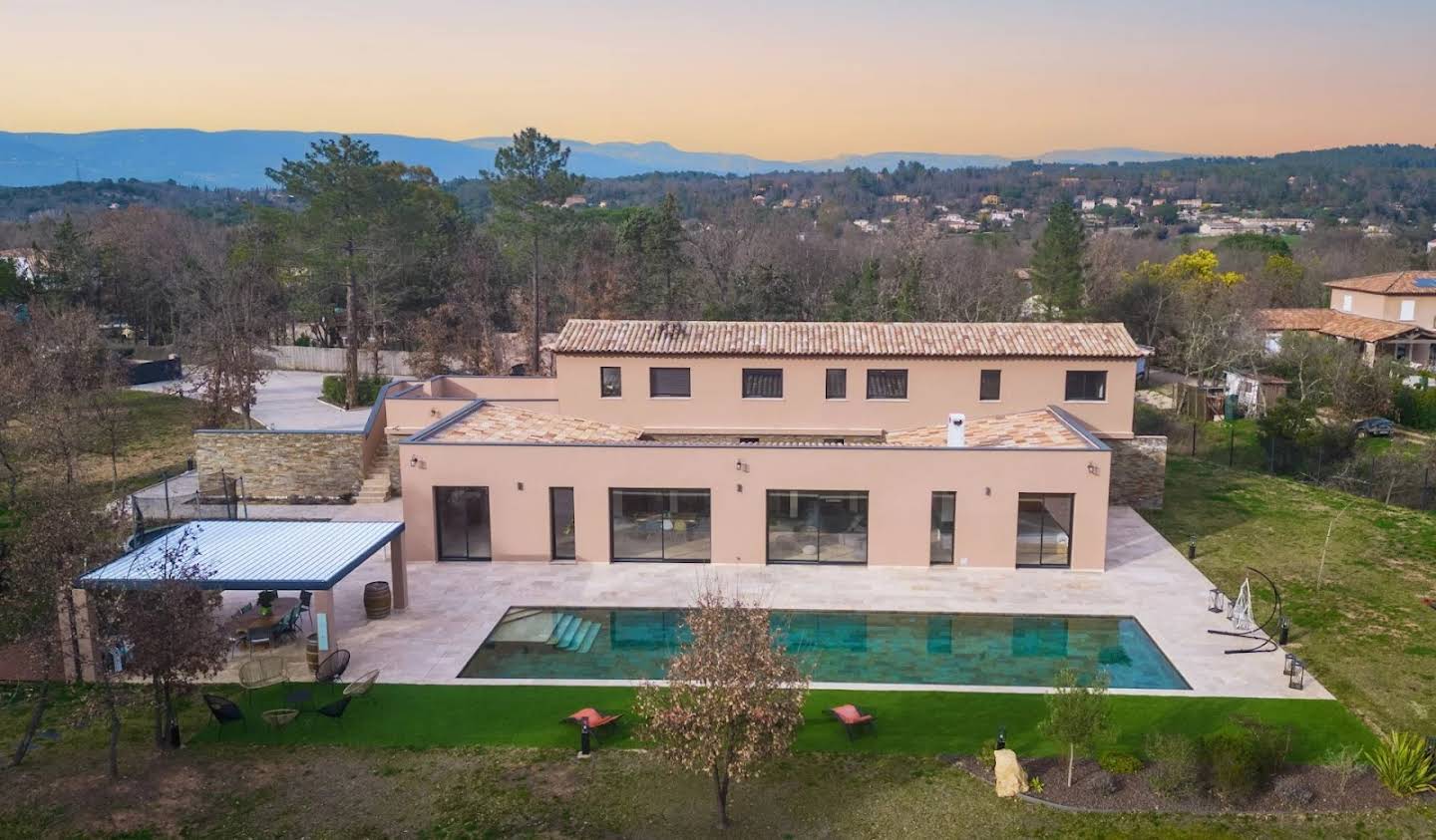 Villa with pool Bagnols-en-Forêt