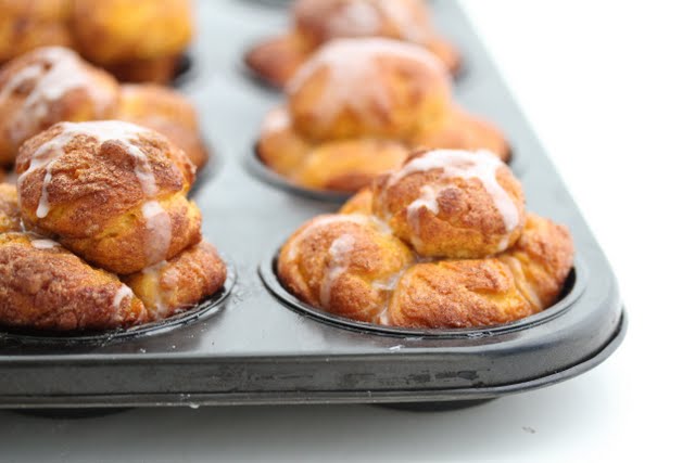 close-up photo of buns in a muffin tin