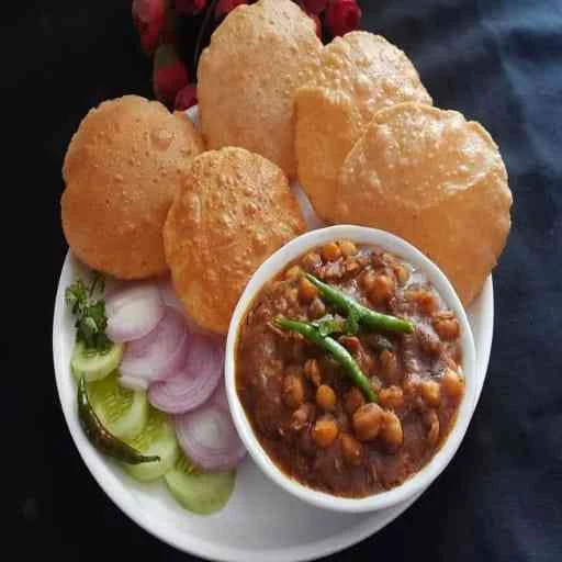 8 Poori With Chole