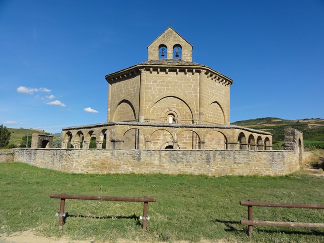 ESTELLA DE DIA – NACEDERO DEL UREDERRA – CERCO DE ARTAJONA – OLITE DE NOCHE. - Navarra en 10 días. (22)