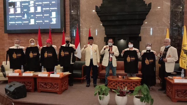 Dialog Delapan Dekan: UWKS Tampil Beda, Jangan Biasa-Biasa Saja Dies Natalis ke 40 UWKS