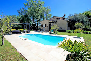 villa à Roquefort-les-Pins (06)