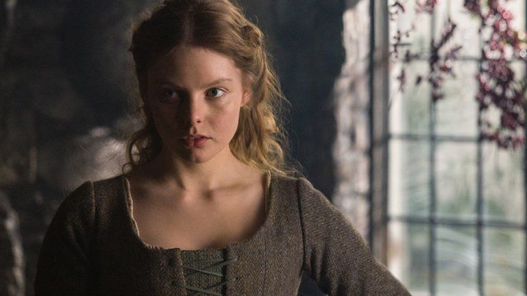 파일:top-6-moments-in-outlander-episode-the-fox-s-lair-laoghaire-mackenzie-in-season-1-995087.jpg