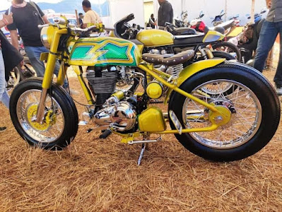 Thunderbird 350 modified into Hardtail bobber