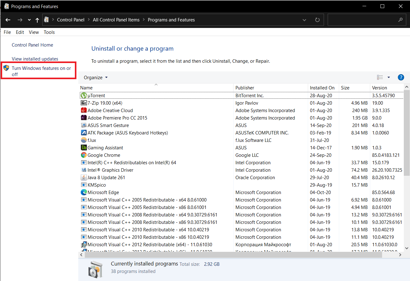 Klik op de hyperlink Windows-functies in- of uitschakelen aan de linkerkant