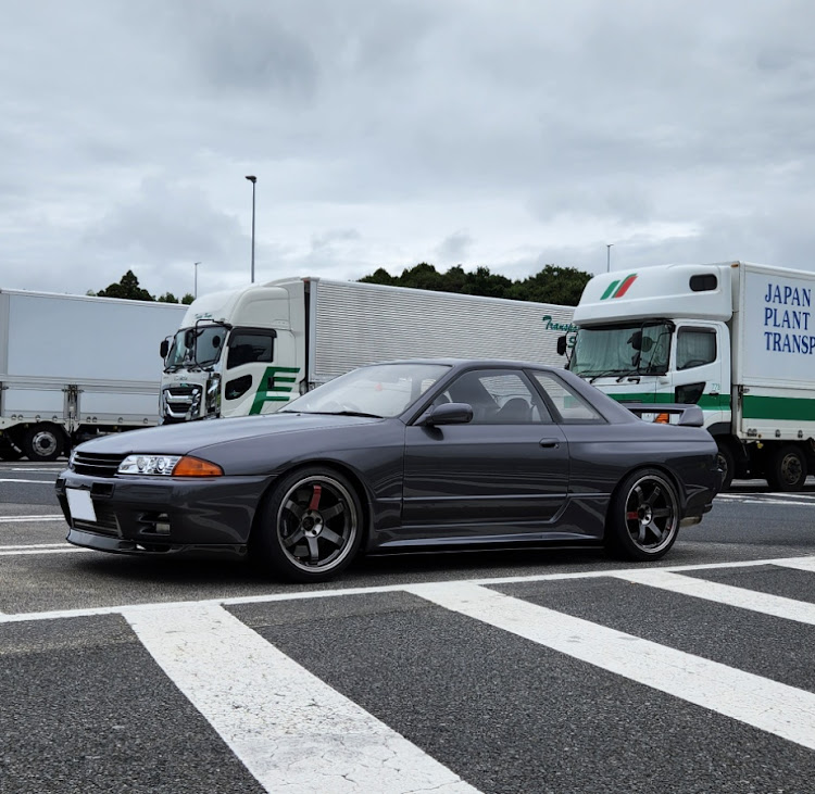 スカイライン GT-Rの朝練・ドライブ・洗車・秋の全国交通安全運動・江戸崎PAに関するカスタム事例の投稿画像1枚目