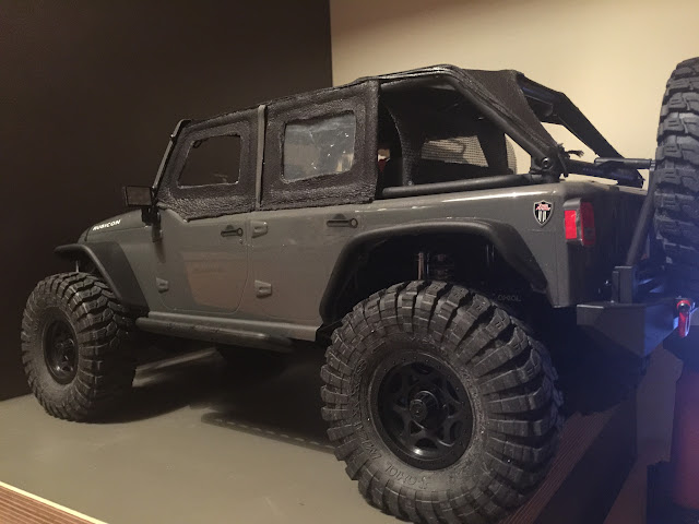 Axial Jeep Rubicon with soft top - RCCrawler