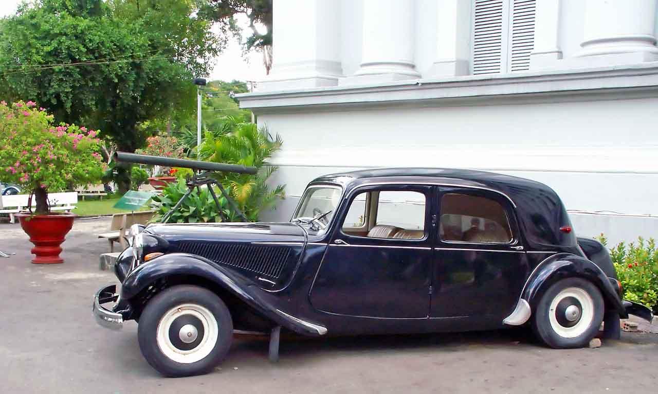 The Wedding Car - Saigon