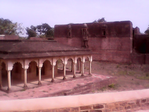 Narwar Fort - Christian Church, राजा नल-दमयंति की ऐतिहासिक नगरी (पवन सिंह बैश द्वारा संपादित), Karera Narwar Rd, Narwar, Madhya Pradesh 473880, India, Church, state MP