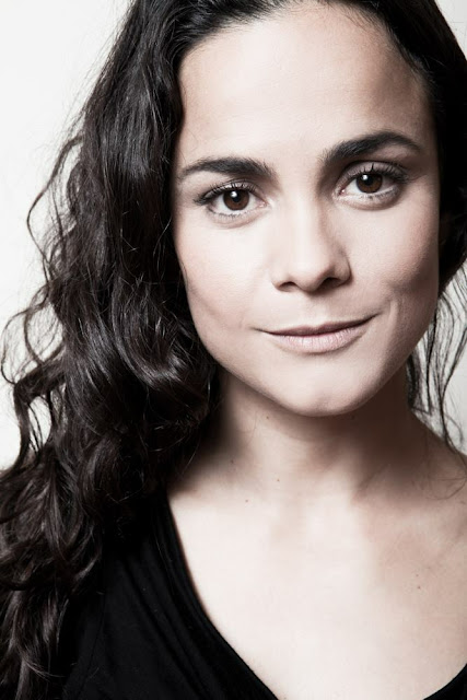 Alice Braga Awesome Profile Pics