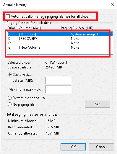 [すべてのドライバーのページングファイルサイズを自動的に管理する]チェックボックスをオフにします。ファイルを移動するドライブを選択します。