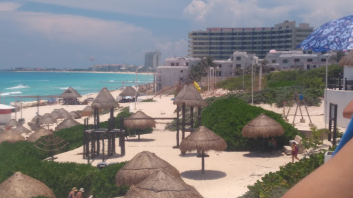 UltraMar Playa Tortugas, km 6.5, Blvd. Kukulcan, Zona Hotelera, 77500 Cancún, Q.R., México, Transporte público | Ciudad de México