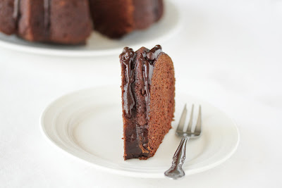 close-up pohoto of a slice of cake on a plate