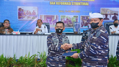 Lanal Banyuwangi Terima Penghargaan Lomba Fotografi Tingkat Satkowil TNI AL