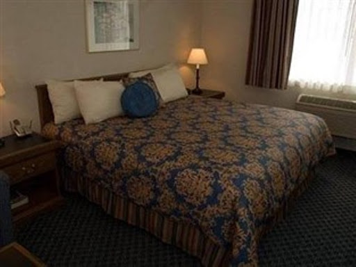 Holiday Inn Express & Suites Tulare by IHG