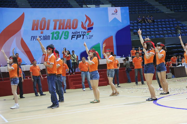 Cao đẳng thực hành FPT Polytechnic Đà Nẵng cùng nhảy FPT Dance