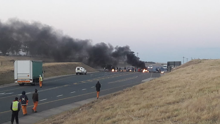 Protesters have blockaded the N2 outside Peddie, leading to major traffic delays this morning.