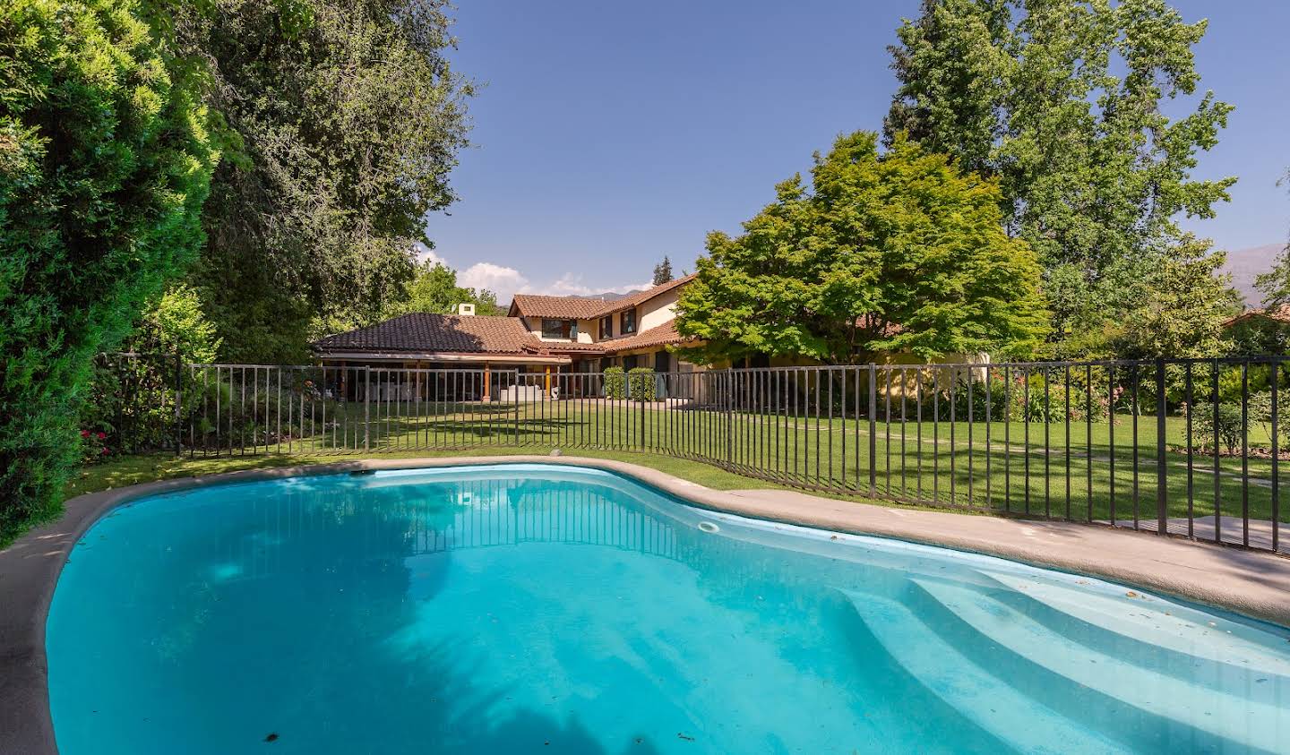 House with garden and terrace Lo Barnechea