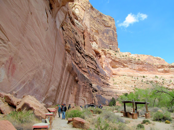 Jan and Ken at the Buckhorn Wash pictograph panel