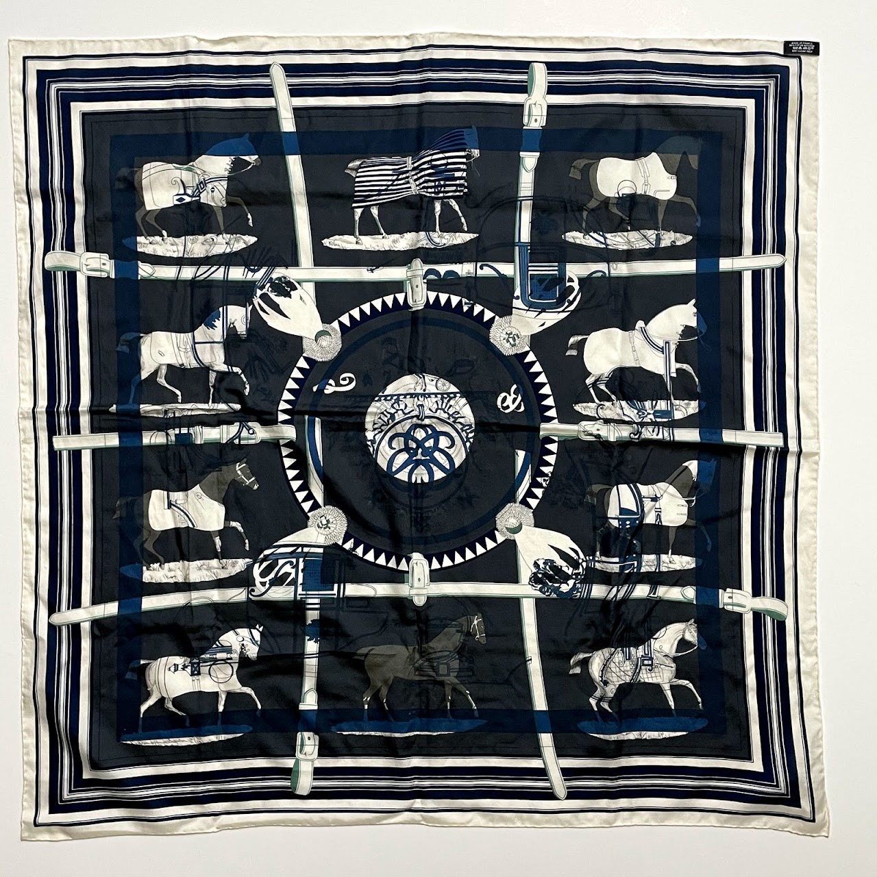 Hermès Couvertures et Tenues de Jour Equestrian Scarf