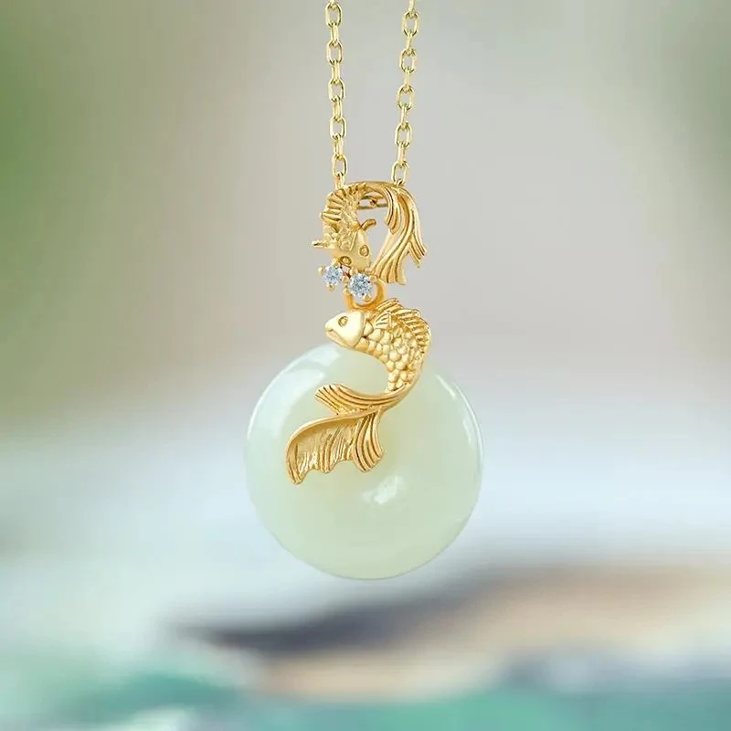 Koi Hetian Jade Vredesgesp Retro Hanger, unieke persoonlijkheid, een sieraad voor stijl, innerlijke rust en het aantrekken van geluk.
