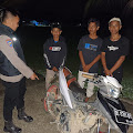 Memantau kegiatan warga Binaanya di malam hari Babinkamtibas  laksanakan Giat Patroli