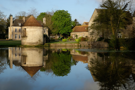 Château de Lez Eaux, camping 5 étoiles avec piscine couverte.