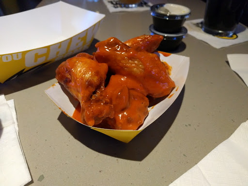 Chicken Wings Restaurant «Buffalo Wild Wings», reviews and photos, 22216 Michigan Ave, Dearborn, MI 48124, USA