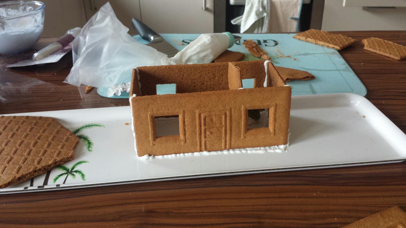 dublinia-mid-century-modern-gingerbread-house