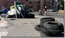 Gomme di  automobili per strada