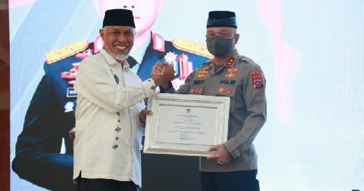 Kapolda Sumbar Dapat Penghargaan Rekor Pemrakarsa LEPRID 2022