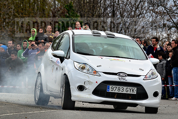 XXVII Rallye Norte de Extremadura (20-21 Abril) - Página 6 Juan-Carlos-Aguado-y-Daniel-Del-Rinc%25C3%25B3n_Ford-Fiesta-R2