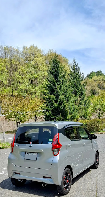 デイズの新緑コラボ・新緑と愛車・車写活・ドライブに関するカスタム事例の投稿画像3枚目