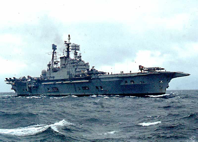 파일:external/upload.wikimedia.org/17_HMS_Ark_Royal_North_Atlantic_July_76.jpg