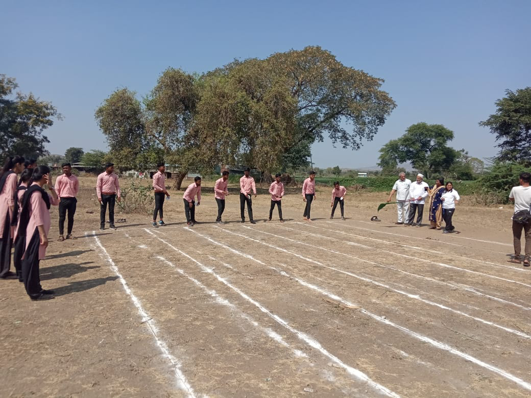 डॉ जाकिर हुसैन टीचर्स ट्रेनिंग इंस्टिट्यूट  बुरहानपुर के तत्वाधान में दिनांक 17 2 2020 से खेल महोत्सव का आरंभ हुआ