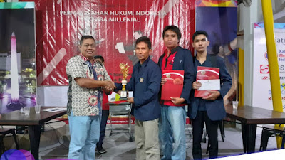 Kampus 3 UWP Pasuruan Raih Juara I Dalam Debat Hukum Internal